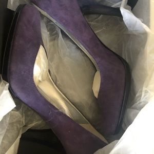 Tahari purple suede heels